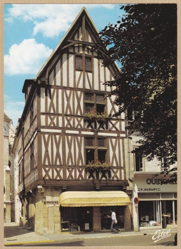 DIJON - VIELLES MAISONS PLACE DES DUCS DE BOURGOGNE