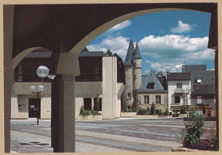 BRIVE-LA-GAILLARDE - Place Jean-Marie Dauzier