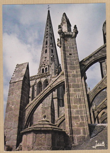 TREGUIER - Le clocher de la cathédrale