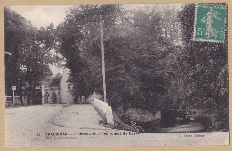 GRADIGNAN - L´ABREUVOIR ET LES RUINES DE CAYAC