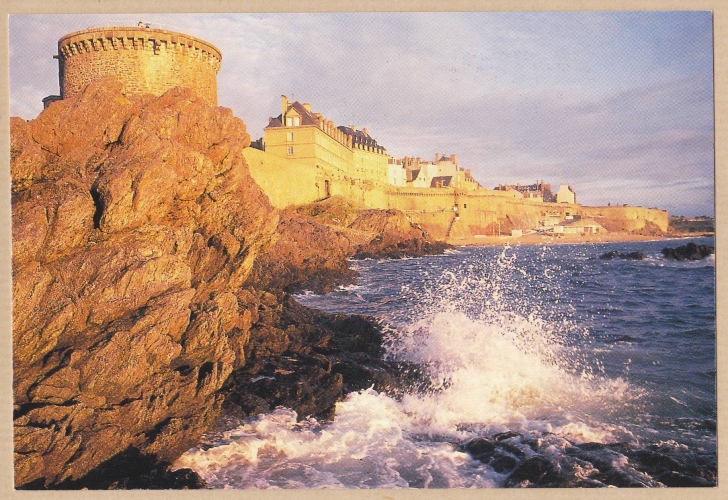 SAINT-MALO - Les remparts et la Tour Bidouane