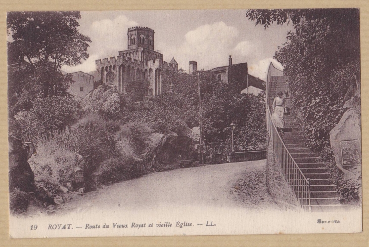 ROYAT - Route du Vieux Royat et vieille église