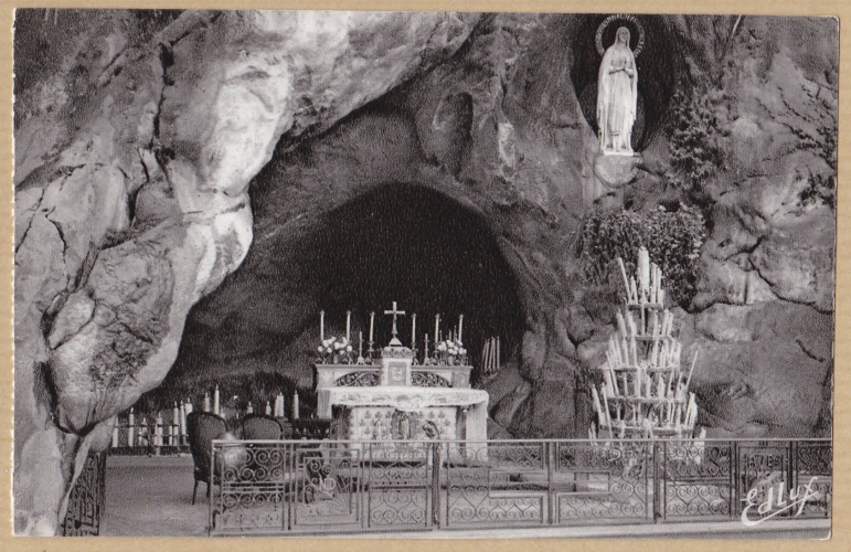 LOURDES - La Grotte Miraculeuse