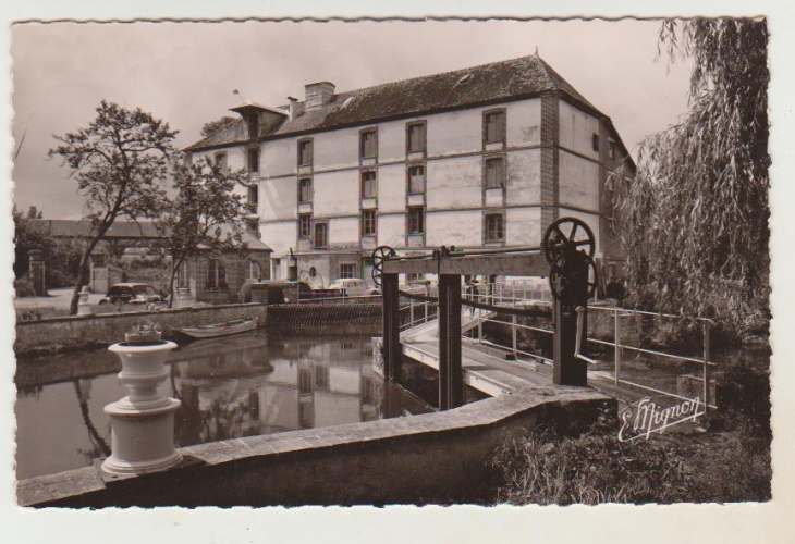 cpsm 9x14 - 28 - Nogent-le-Roi , l ' Eure au Moulin .........