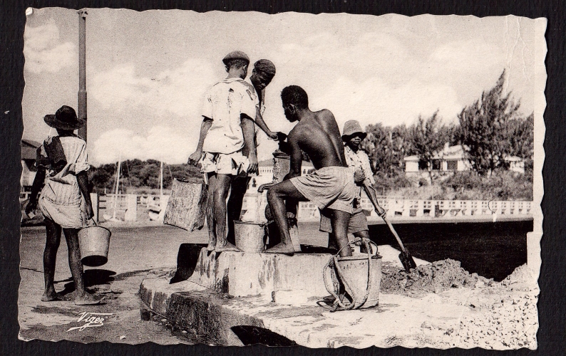 Madagascar Cpsm  Majunga Fontaine Publique 