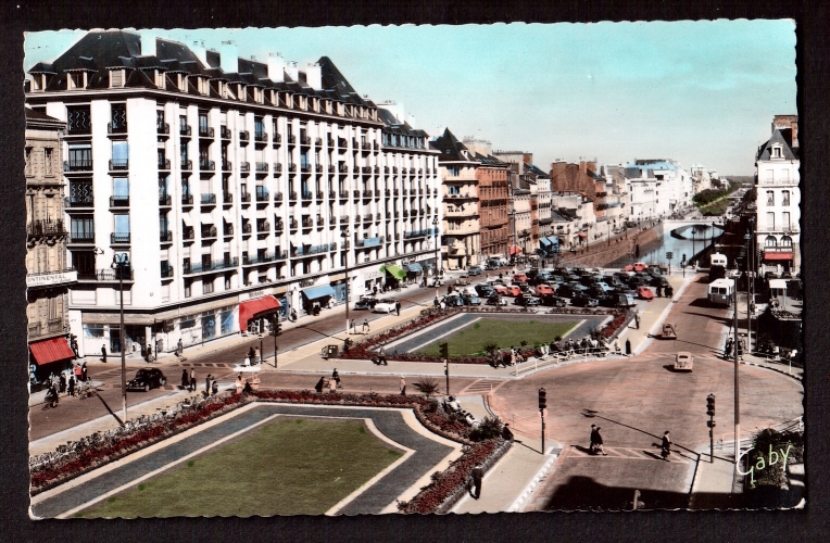  France Cpsm   Rennes (35) Jardins et Place de la République 