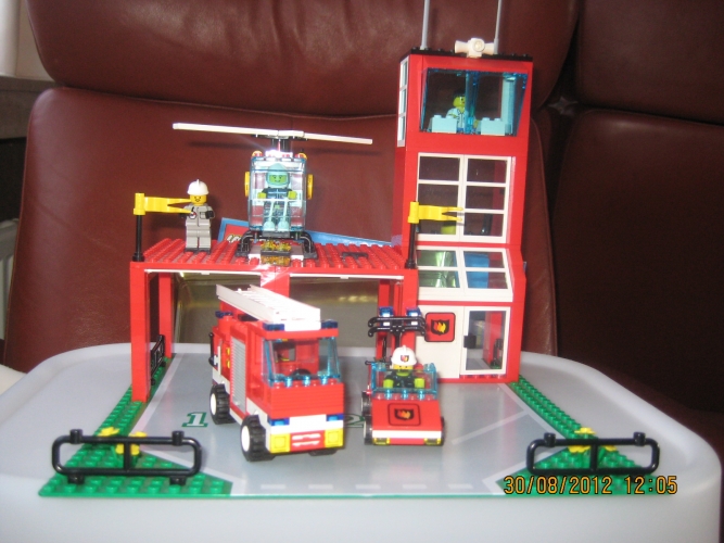 Lego 6571 Caserne Sapeurs-Pompiers avec plan 100 % complet