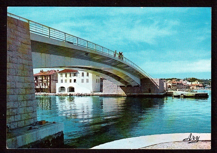 France Cpm Martigues la Venise provençale - le nouveau pont