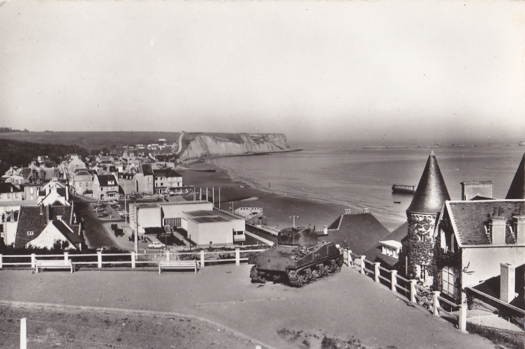 (14) ARROMANCHES - vue generale -non circulee - edit: monachrome