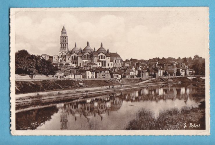 (24)-PERIGUEUX- vue generale- carte photo-circulee -edit: g.robert