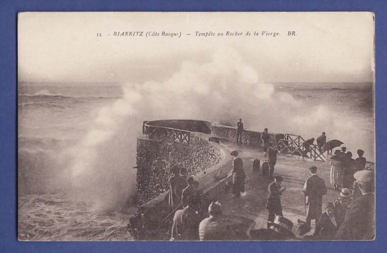 (64)- BIARRITZ -tempete au rocher de vierge -non circulée-edit :bloc freres