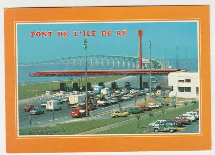 cpm 17 Pont de l'Ile de Ré  nombreuses automobiles 