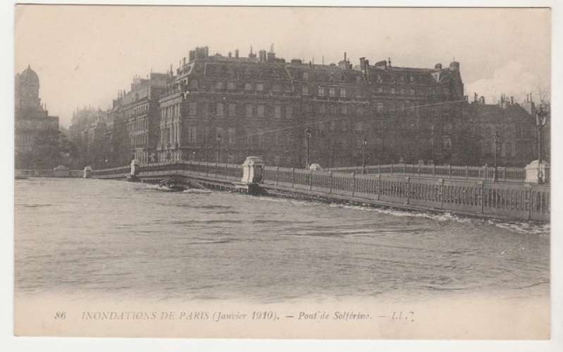   cpa Inondations de Paris 1910  Le Pont de Solférino