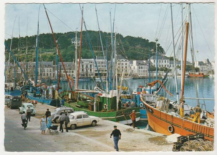 cpsm 29 Audierne le Port .. Automobiles Dauphine , 4cv