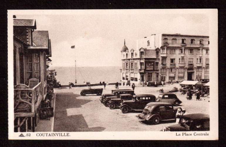 France Cpsm Coutainville la place centrale -  voitures anciennes