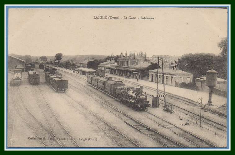 TOP CPA L AIGLE LA GARE INTERIEUR TRAIN écrite TB