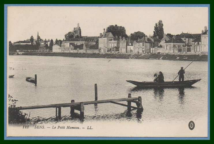 CPA SENS LE PETIT HAMEAU non écrite TTB