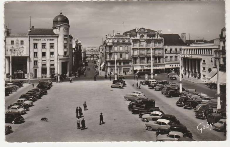 cpsm 86 Poitiers la Place d'Armes (automobiles )