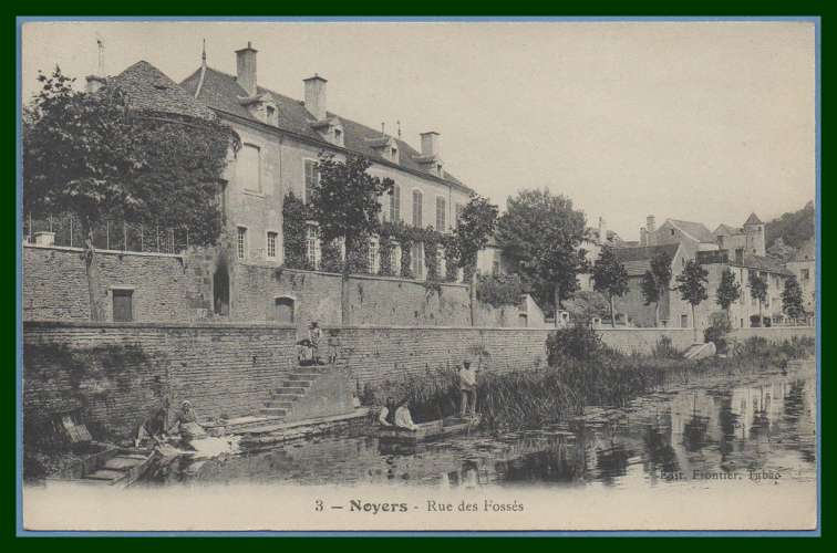 CPA NOYERS RUE DES FOSSES LAVANDIERES non écrite TB/SUP