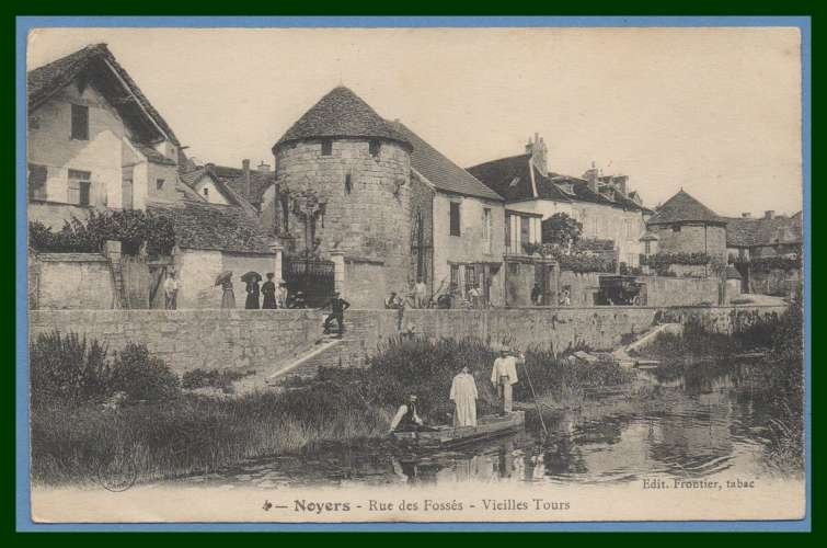 CPA NOYERS RUE DES FOSSES  VIELLES TOURS écrite 1917 TB