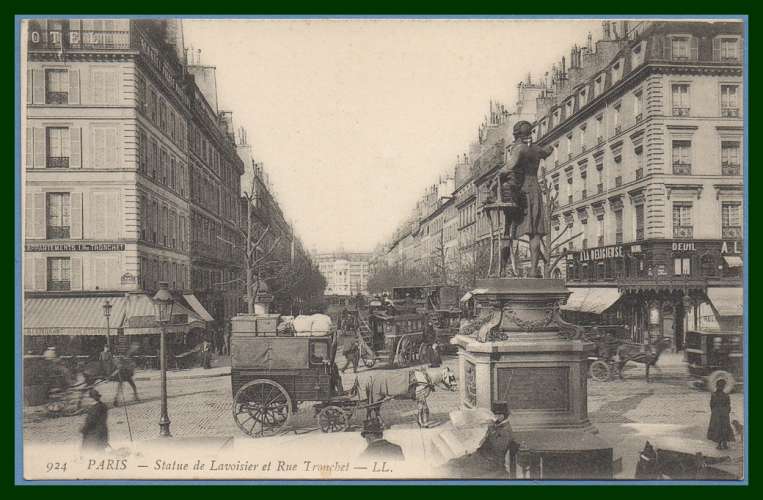 CPA PARIS RUE TRONCHET STATUE LAVOISIER non écrite TB