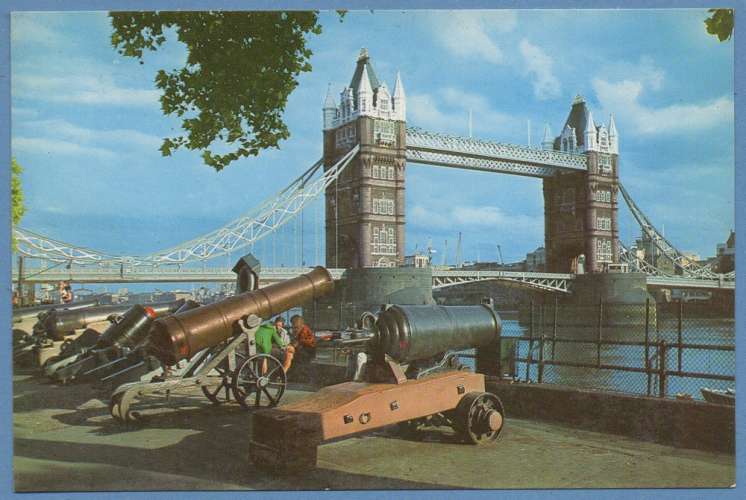 CPSM TOWER BRIDGE LONDON non écrite TB CANONS PONT