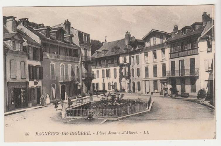 cpa 65 Bagnères-de-Bigorre Place Jeanne d'Albret 