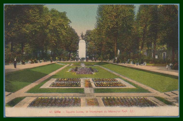 CPA LILLE square Jussieu monument Maréchal Foch  écrite