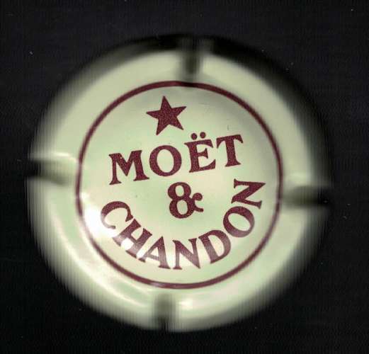 Capsule champagne MOËT & CHANDON lettres marron sur fond beige