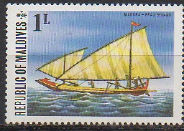 Madives 1975 - Y & T : 549 N** - bateau de pêche traditionnel