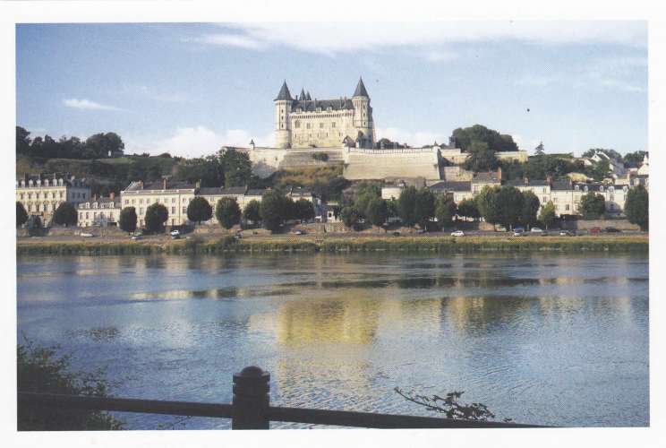 CP  Saumur  le château dominant la Loire