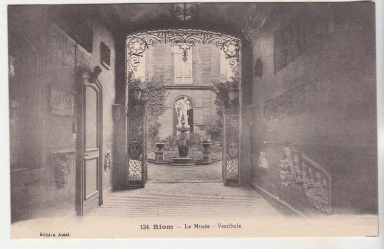 Cpa 63 Riom Le Musée vestibule 