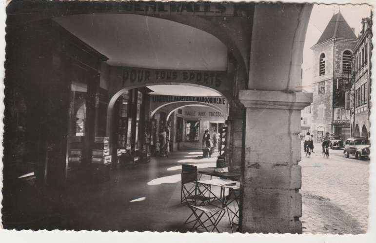 cpsm 39 Lons-le-saunier Les Arcades