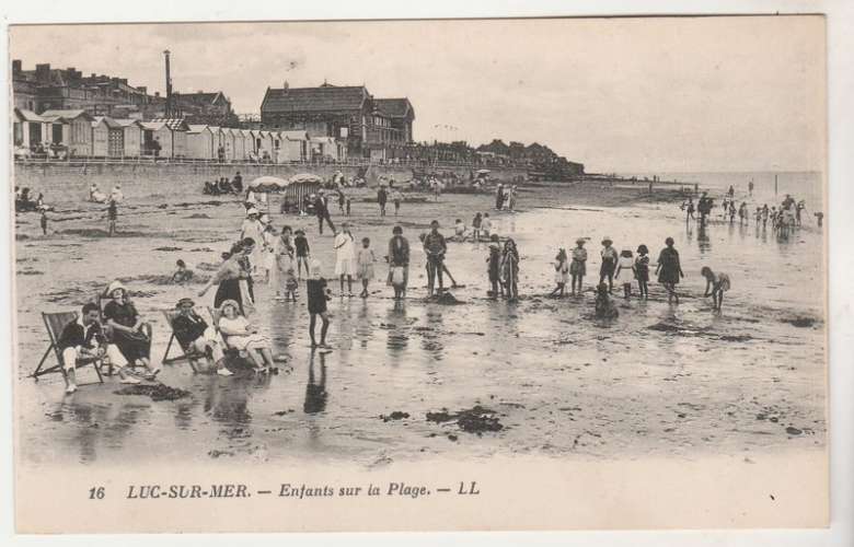 cpa 14 Luc-sur-Mer Enfants sur la Plage