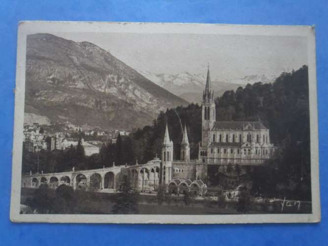 65-LOURDES la basilique , circulée en 1937