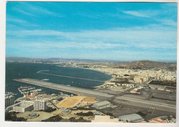 cpm   Gibraltar Landing strip ..(.vue des pistes d'aviation )