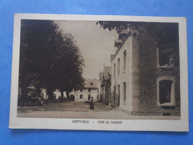 67-STE-ODILE cour du couvent