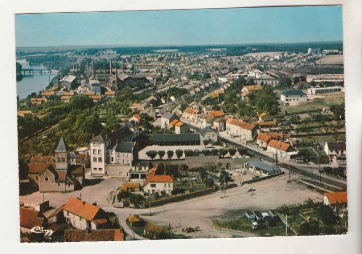 cpm 58 Imphy Vue générale aérienne Le Bourg