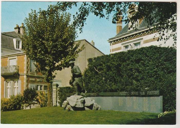 Cpm  88 Vittel le Monument aux morts 