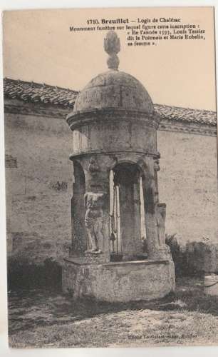 cpa  17  Breuillet Logis de Chalézac Monument funèbre