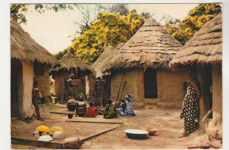 cpm Village Africain timbrée Sénégal  animaux YT 310 et 305