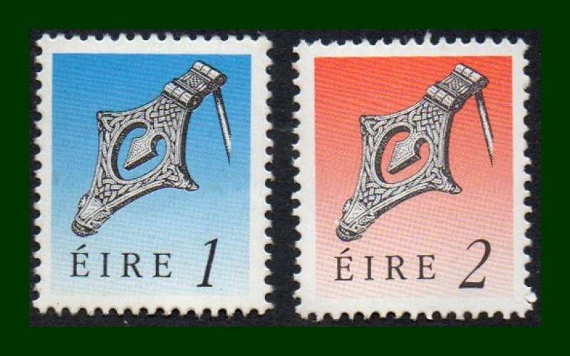 Irlande N° 726 + 727 ** ferronnerie d'art broche 1990