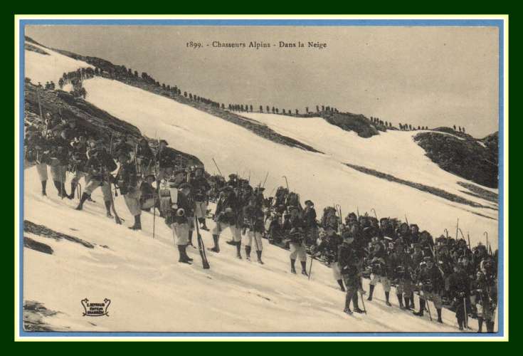 CPA Chasseurs Alpins dans la neige non écrite TB 