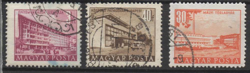 Hongrie 1951 - Y & T : 1006, 1007, 1010 - Maisons