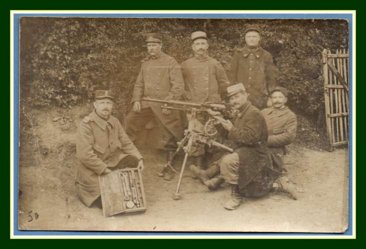 CPA  PHOTO militaires et mitrailleuse écrite 1915 Guerre 1914