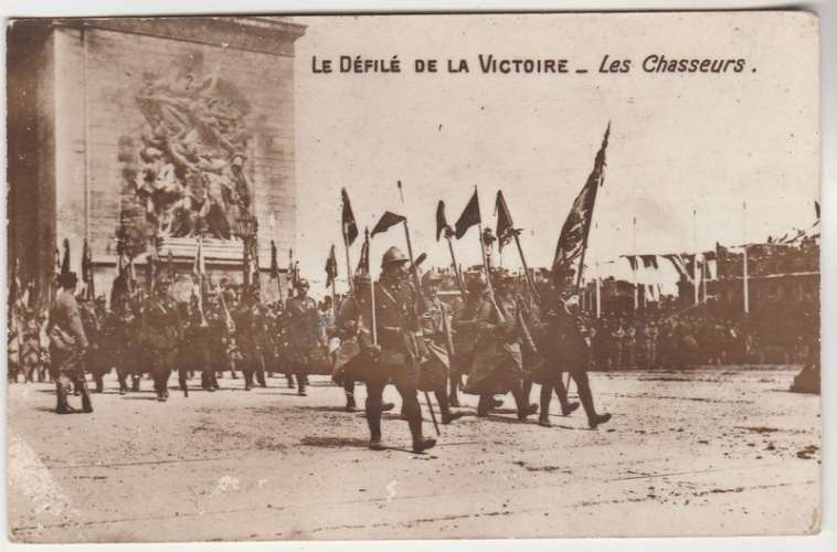 cpa 75 Paris Le Défilé de la Victoire  Les Chasseurs