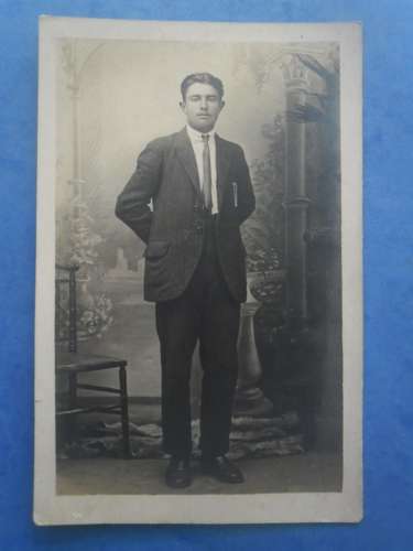 Carte-photo d'un homme