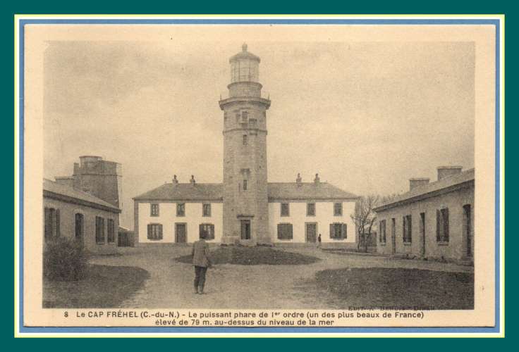 CPA Cap Fréhel Le puissant Phare ... non écrite TB 