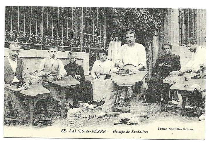 Salies de Béarn - Groupe de sandaliers (reproduction)