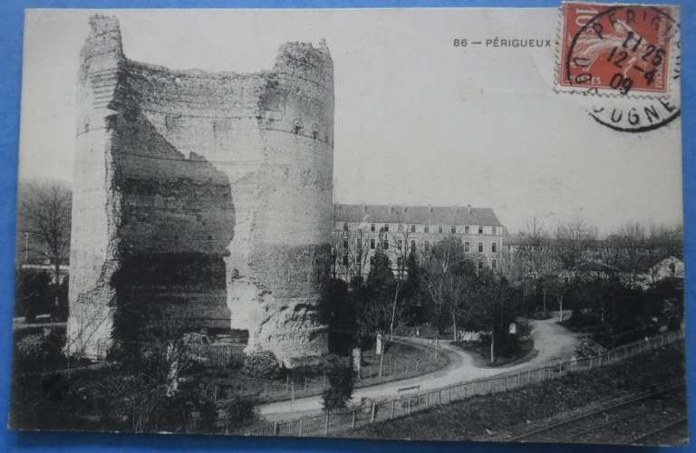 24-PERIGUEUX Tour de Vésone , circulée en 1909